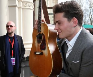 09-04-2016 SHOWBIZZ; DOUWE BOB TIJDENS PERSPRESENTATIE VAN EUROVISION IN HET VONDELPARK. 24 Landen-Deelnemers waren aanwezig en zouden in de Melkweg een concert geven.
foto: Albert den Iseger 