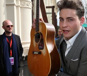 09-04-2016 SHOWBIZZ; DOUWE BOB TIJDENS PERSPRESENTATIE VAN EUROVISION IN HET VONDELPARK. 24 Landen-Deelnemers waren aanwezig en zouden in de Melkweg een concert geven.
foto: Albert den Iseger 