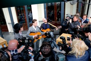 09-04-2016 SHOWBIZZ; DOUWE BOB TIJDENS PERSPRESENTATIE VAN EUROVISION IN HET VONDELPARK. 24 Landen-Deelnemers waren aanwezig en zouden in de Melkweg een concert geven.
foto: Albert den Iseger 