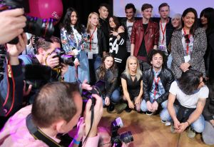 09-04-2016 SHOWBIZZ; DOUWE BOB TIJDENS PERSPRESENTATIE VAN EUROVISION IN HET VONDELPARK. 24 Landen-Deelnemers waren aanwezig en zouden in de Melkweg een concert geven.
foto: Albert den Iseger 