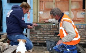 31-03-2016 SHOWBIZZ; HENNY HUISMAN BOUWT NIEUW HUIS. Henny Huisman is druk met het bouwen van een nieuw ZAANS huis. Zijn boerderij is verkocht en Henny en Lia wilde wat kleiner gaan wonen maar wel in hun vertrouwde omgeving Bakkum.
foto: Albert den Iseger  