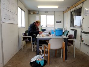 31-03-2016 SHOWBIZZ; HENNY HUISMAN BOUWT NIEUW HUIS. Henny Huisman is druk met het bouwen van een nieuw ZAANS huis. Zijn boerderij is verkocht en Henny en Lia wilde wat kleiner gaan wonen maar wel in hun vertrouwde omgeving Bakkum.
foto: Albert den Iseger  