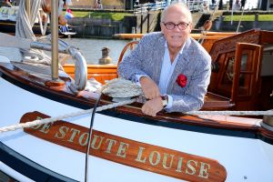 12-04-2016 SHOWBIZZ; JOOP BRAAKHEKKE IS JARIG EN WORD 75 JAAR. En op zijn verjaardag doopt zijn 106 jarige moeder LOUISE zijn nieuwe boot, DE STOUTE LOUISE in Hindeloopen. 
foto: Albert den Iseger