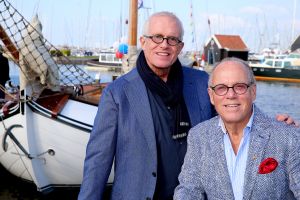 12-04-2016 SHOWBIZZ; JOOP BRAAKHEKKE IS JARIG EN WORD 75 JAAR. En op zijn verjaardag doopt zijn 106 jarige moeder LOUISE zijn nieuwe boot, DE STOUTE LOUISE in Hindeloopen. 
foto: Albert den Iseger