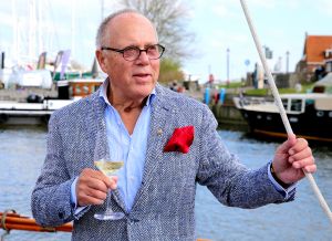 12-04-2016 SHOWBIZZ; JOOP BRAAKHEKKE IS JARIG EN WORD 75 JAAR. En op zijn verjaardag doopt zijn 106 jarige moeder LOUISE zijn nieuwe boot, DE STOUTE LOUISE in Hindeloopen. 
foto: Albert den Iseger