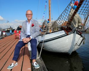 12-04-2016 SHOWBIZZ; JOOP BRAAKHEKKE IS JARIG EN WORD 75 JAAR. En op zijn verjaardag doopt zijn 106 jarige moeder LOUISE zijn nieuwe boot, DE STOUTE LOUISE in Hindeloopen. 
foto: Albert den Iseger