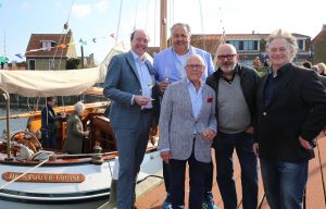 12-04-2016 SHOWBIZZ; JOOP BRAAKHEKKE IS JARIG EN WORD 75 JAAR. En op zijn verjaardag doopt zijn 106 jarige moeder LOUISE zijn nieuwe boot, DE STOUTE LOUISE in Hindeloopen. 
foto: Albert den Iseger