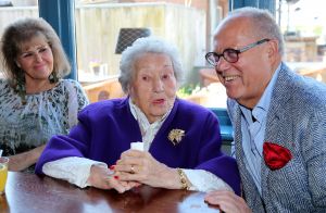 12-04-2016 SHOWBIZZ; JOOP BRAAKHEKKE IS JARIG EN WORD 75 JAAR. En op zijn verjaardag doopt zijn 106 jarige moeder LOUISE zijn nieuwe boot, DE STOUTE LOUISE in Hindeloopen. 
foto: Albert den Iseger