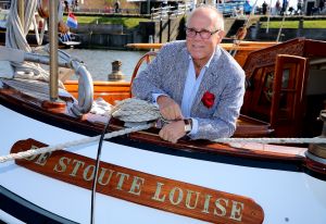 12-04-2016 SHOWBIZZ; JOOP BRAAKHEKKE IS JARIG EN WORD 75 JAAR. En op zijn verjaardag doopt zijn 106 jarige moeder LOUISE zijn nieuwe boot, DE STOUTE LOUISE in Hindeloopen. 
foto: Albert den Iseger