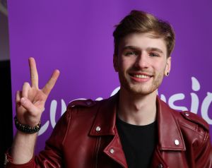 09-04-2016 SHOWBIZZ; DOUWE BOB TIJDENS PERSPRESENTATIE VAN EUROVISION IN HET VONDELPARK. 24 Landen-Deelnemers waren aanwezig en zouden in de Melkweg een concert geven.
foto: Albert den Iseger 