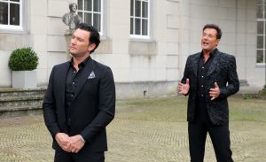 03-04-2017 SHOWBIZZ; GERARD JOLING EN TINO MARTIN MAKEN VIDEO CLIP. Gerard en Tino hebben samen het nummer LAAT ME LEVEN ingezongen en daarbij hoort natuurlijk een videoclip. Deze werd gemaakt op landgoed HUIS DE VOORST in EEFDE. Het is werkelijk een prachtig nummer geworden en Gerard en Tino zijn er erg blij mee. 10 April a.s.komt het nummer uit en is de video clip te zien. foto: Albert den Iseger