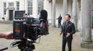 03-04-2017 SHOWBIZZ; GERARD JOLING EN TINO MARTIN MAKEN VIDEO CLIP. Gerard en Tino hebben samen het nummer LAAT ME LEVEN ingezongen en daarbij hoort natuurlijk een videoclip. Deze werd gemaakt op landgoed HUIS DE VOORST in EEFDE. Het is werkelijk een prachtig nummer geworden en Gerard en Tino zijn er erg blij mee. 10 April a.s.komt het nummer uit en is de video clip te zien. foto: Albert den Iseger