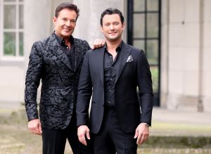 03-04-2017 SHOWBIZZ; GERARD JOLING EN TINO MARTIN MAKEN VIDEO CLIP. Gerard en Tino hebben samen het nummer LAAT ME LEVEN ingezongen en daarbij hoort natuurlijk een videoclip. Deze werd gemaakt op landgoed HUIS DE VOORST in EEFDE. Het is werkelijk een prachtig nummer geworden en Gerard en Tino zijn er erg blij mee. 10 April a.s.komt het nummer uit en is de video clip te zien. foto: Albert den Iseger