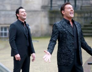 03-04-2017 SHOWBIZZ; GERARD JOLING EN TINO MARTIN MAKEN VIDEO CLIP. Gerard en Tino hebben samen het nummer LAAT ME LEVEN ingezongen en daarbij hoort natuurlijk een videoclip. Deze werd gemaakt op landgoed HUIS DE VOORST in EEFDE. Het is werkelijk een prachtig nummer geworden en Gerard en Tino zijn er erg blij mee. 10 April a.s.komt het nummer uit en is de video clip te zien. foto: Albert den Iseger