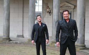 03-04-2017 SHOWBIZZ; GERARD JOLING EN TINO MARTIN MAKEN VIDEO CLIP. Gerard en Tino hebben samen het nummer LAAT ME LEVEN ingezongen en daarbij hoort natuurlijk een videoclip. Deze werd gemaakt op landgoed HUIS DE VOORST in EEFDE. Het is werkelijk een prachtig nummer geworden en Gerard en Tino zijn er erg blij mee. 10 Apri03-04-2017 SHOWBIZZ; GERARD JOLING EN TINO MARTIN MAKEN VIDEO CLIP. Gerard en Tino hebben samen het nummer LAAT ME LEVEN ingezongen en daarbij hoort natuurlijk een videoclip. Deze werd gemaakt op landgoed HUIS DE VOORST in EEFDE. Het is werkelijk een prachtig nummer geworden en Gerard en Tino zijn er erg blij mee. 10 April a.s.komt het nummer uit en is de video clip te zien. foto: Albert den Iseger