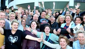 18-04-2017 SHOWBIZZ; GERARD JOLING OP HANDEN GEDRAGEN DOOR ZIJN TROUWSTE FANS. Gerard Joling organiseerde een fans diner om zo zijn fans te bedanken. Het werd weer een waar JOLING feest.
foto: Albert den Iseger