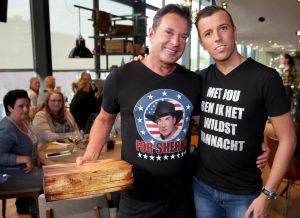 18-04-2017 SHOWBIZZ; GERARD JOLING OP HANDEN GEDRAGEN DOOR ZIJN TROUWSTE FANS. Gerard Joling organiseerde een fans diner om zo zijn fans te bedanken. Het werd weer een waar JOLING feest.
foto: Albert den Iseger