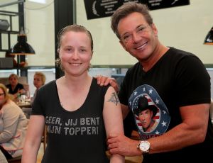 18-04-2017 SHOWBIZZ; GERARD JOLING OP HANDEN GEDRAGEN DOOR ZIJN TROUWSTE FANS. Gerard Joling organiseerde een fans diner om zo zijn fans te bedanken. Het werd weer een waar JOLING feest.
foto: Albert den Iseger