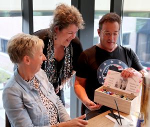 18-04-2017 SHOWBIZZ; GERARD JOLING OP HANDEN GEDRAGEN DOOR ZIJN TROUWSTE FANS. Gerard Joling organiseerde een fans diner om zo zijn fans te bedanken. Het werd weer een waar JOLING feest.
foto: Albert den Iseger