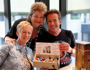 18-04-2017 SHOWBIZZ; GERARD JOLING OP HANDEN GEDRAGEN DOOR ZIJN TROUWSTE FANS. Gerard Joling organiseerde een fans diner om zo zijn fans te bedanken. Het werd weer een waar JOLING feest.
foto: Albert den Iseger