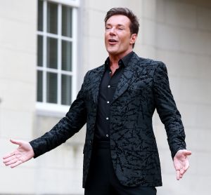 03-04-2017 SHOWBIZZ; GERARD JOLING EN TINO MARTIN MAKEN VIDEO CLIP. Gerard en Tino hebben samen het nummer LAAT ME LEVEN ingezongen en daarbij hoort natuurlijk een videoclip. Deze werd gemaakt op landgoed HUIS DE VOORST in EEFDE. Het is werkelijk een prachtig nummer geworden en Gerard en Tino zijn er erg blij mee. 10 April a.s.komt het nummer uit en is de video clip te zien. foto: Albert den Iseger