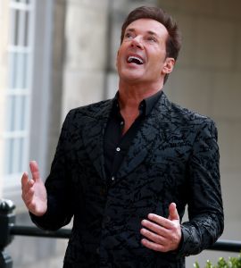 03-04-2017 SHOWBIZZ; GERARD JOLING EN TINO MARTIN MAKEN VIDEO CLIP. Gerard en Tino hebben samen het nummer LAAT ME LEVEN ingezongen en daarbij hoort natuurlijk een videoclip. Deze werd gemaakt op landgoed HUIS DE VOORST in EEFDE. Het is werkelijk een prachtig nummer geworden en Gerard en Tino zijn er erg blij mee. 10 April a.s.komt het nummer uit en is de video clip te zien. foto: Albert den Iseger