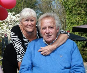 07-04-2017 SHOWBIZZ; KOOS EN JOKE ALBERTS MEER DAN TROTS OP HUN DOCHTER CHRISTA. Christa Krommenhoek heeft haar boek BESTEMMING BEREIKT met veel liefde overhandigt aan haar ouders Koos en Joke.
foto: Albert den Iseger