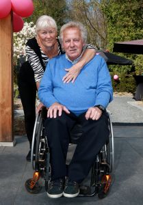 07-04-2017 SHOWBIZZ; KOOS EN JOKE ALBERTS MEER DAN TROTS OP HUN DOCHTER CHRISTA. Christa Krommenhoek heeft haar boek BESTEMMING BEREIKT met veel liefde overhandigt aan haar ouders Koos en Joke.
foto: Albert den Iseger