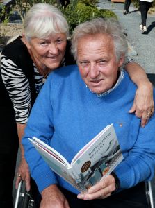 07-04-2017 SHOWBIZZ; KOOS EN JOKE ALBERTS MEER DAN TROTS OP HUN DOCHTER CHRISTA. Christa Krommenhoek heeft haar boek BESTEMMING BEREIKT met veel liefde overhandigt aan haar ouders Koos en Joke.
foto: Albert den Iseger