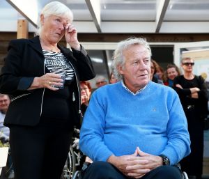 07-04-2017 SHOWBIZZ; KOOS EN JOKE ALBERTS MEER DAN TROTS OP HUN DOCHTER CHRISTA. Christa Krommenhoek heeft haar boek BESTEMMING BEREIKT met veel liefde overhandigt aan haar ouders Koos en Joke.
foto: Albert den Iseger