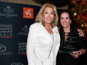 09-04-2018 SHOWBIZZ; THE STRONG WOMAN AWARD 2018 IS GEWONNEN DOOR ANNEMARIE VAN GAAL. In Grand Hotel Huis ter Duin te noordwijk was dit jaar de verkiezing van the strong woman of 2018. Vele bekende dames uit de Showbizz waren aanwezig. Annemarie van Gaal won de Award die werd uitgereikt door Bibian Mental de winnares van vorig jaar. Betty de Groot kan weer terug kijken op een gezellige en heerlijk middag.
foto: Albert den Iseger