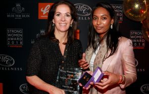 09-04-2018 SHOWBIZZ; THE STRONG WOMAN AWARD 2018 IS GEWONNEN DOOR ANNEMARIE VAN GAAL. In Grand Hotel Huis ter Duin te noordwijk was dit jaar de verkiezing van the strong woman of 2018. Vele bekende dames uit de Showbizz waren aanwezig. Annemarie van Gaal won de Award die werd uitgereikt door Bibian Mental de winnares van vorig jaar. Betty de Groot kan weer terug kijken op een gezellige en heerlijk middag.
foto: Albert den Iseger