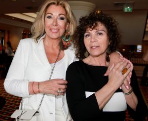 09-04-2018 SHOWBIZZ; THE STRONG WOMAN AWARD 2018 IS GEWONNEN DOOR ANNEMARIE VAN GAAL. In Grand Hotel Huis ter Duin te noordwijk was dit jaar de verkiezing van the strong woman of 2018. Vele bekende dames uit de Showbizz waren aanwezig. Annemarie van Gaal won de Award die werd uitgereikt door Bibian Mental de winnares van vorig jaar. Betty de Groot kan weer terug kijken op een gezellige en heerlijk middag.
foto: Albert den Iseger