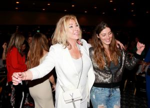 09-04-2018 SHOWBIZZ; THE STRONG WOMAN AWARD 2018 IS GEWONNEN DOOR ANNEMARIE VAN GAAL. In Grand Hotel Huis ter Duin te noordwijk was dit jaar de verkiezing van the strong woman of 2018. Vele bekende dames uit de Showbizz waren aanwezig. Annemarie van Gaal won de Award die werd uitgereikt door Bibian Mental de winnares van vorig jaar. Betty de Groot kan weer terug kijken op een gezellige en heerlijk middag.
foto: Albert den Iseger