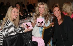 09-04-2018 SHOWBIZZ; THE STRONG WOMAN AWARD 2018 IS GEWONNEN DOOR ANNEMARIE VAN GAAL. In Grand Hotel Huis ter Duin te noordwijk was dit jaar de verkiezing van the strong woman of 2018. Vele bekende dames uit de Showbizz waren aanwezig. Annemarie van Gaal won de Award die werd uitgereikt door Bibian Mental de winnares van vorig jaar. Betty de Groot kan weer terug kijken op een gezellige en heerlijk middag.
foto: Albert den Iseger