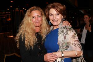 09-04-2018 SHOWBIZZ; THE STRONG WOMAN AWARD 2018 IS GEWONNEN DOOR ANNEMARIE VAN GAAL. In Grand Hotel Huis ter Duin te noordwijk was dit jaar de verkiezing van the strong woman of 2018. Vele bekende dames uit de Showbizz waren aanwezig. Annemarie van Gaal won de Award die werd uitgereikt door Bibian Mental de winnares van vorig jaar. Betty de Groot kan weer terug kijken op een gezellige en heerlijk middag.
foto: Albert den Iseger