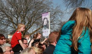 08-04-2018 SHOWBIZZ; MAAN DE STEENWINKEL BEGINT ZOMER MET EIGEN IJSMAANCARONS. Maan heeft deze zomer haar eigen Maanijscarons in wel 3 verschillende smaken. Ijssalon DI FIORENTINA te Heiloo verkoopt ze.
foto: Albert den Iseger