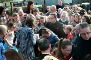 08-04-2018 SHOWBIZZ; MAAN DE STEENWINKEL BEGINT ZOMER MET EIGEN IJSMAANCARONS. Maan heeft deze zomer haar eigen Maanijscarons in wel 3 verschillende smaken. Ijssalon DI FIORENTINA te Heiloo verkoopt ze.
foto: Albert den Iseger