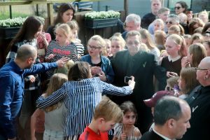 08-04-2018 SHOWBIZZ; MAAN DE STEENWINKEL BEGINT ZOMER MET EIGEN IJSMAANCARONS. Maan heeft deze zomer haar eigen Maanijscarons in wel 3 verschillende smaken. Ijssalon DI FIORENTINA te Heiloo verkoopt ze.
foto: Albert den Iseger