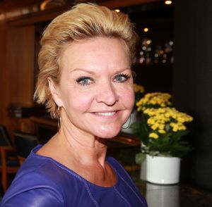 09-04-2018 SHOWBIZZ; THE STRONG WOMAN AWARD 2018 IS GEWONNEN DOOR ANNEMARIE VAN GAAL. In Grand Hotel Huis ter Duin te noordwijk was dit jaar de verkiezing van the strong woman of 2018. Vele bekende dames uit de Showbizz waren aanwezig. Annemarie van Gaal won de Award die werd uitgereikt door Bibian Mental de winnares van vorig jaar. Betty de Groot kan weer terug kijken op een gezellige en heerlijk middag. foto: Albert den Iseger