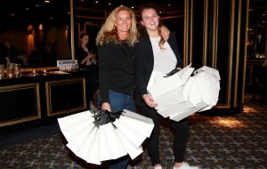 09-04-2018 SHOWBIZZ; THE STRONG WOMAN AWARD 2018 IS GEWONNEN DOOR ANNEMARIE VAN GAAL. In Grand Hotel Huis ter Duin te noordwijk was dit jaar de verkiezing van the strong woman of 2018. Vele bekende dames uit de Showbizz waren aanwezig. Annemarie van Gaal won de Award die werd uitgereikt door Bibian Mental de winnares van vorig jaar. Betty de Groot kan weer terug kijken op een gezellige en heerlijk middag.
foto: Albert den Iseger