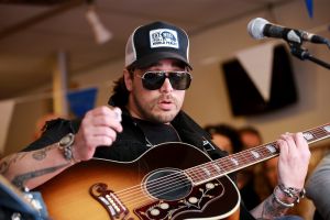 21-04-2018 SHOWBIZZ; WAYLON VIERT RECORD STORE DAY IN ALKMAAR.In het kader van de wereldwijde Record Story Day op zaterdag, had ook Pop-Eye/Velvet Music een hele reeks optredens geprogrammeerd. Voor deze dag, die een ode is aan de onafhankelijke platenzaken en de muziek zelf, had de Alkmaarse platenzaak onder andere Waylon weten te strikken.
foto: Albert den Iseger