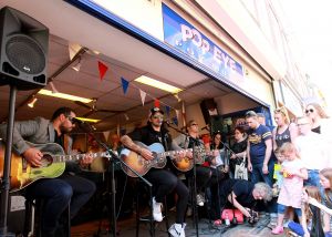 21-04-2018 SHOWBIZZ; WAYLON VIERT RECORD STORE DAY IN ALKMAAR.In het kader van de wereldwijde Record Story Day op zaterdag, had ook Pop-Eye/Velvet Music een hele reeks optredens geprogrammeerd. Voor deze dag, die een ode is aan de onafhankelijke platenzaken en de muziek zelf, had de Alkmaarse platenzaak onder andere Waylon weten te strikken.
foto: Albert den Iseger