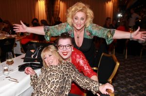 09-04-2018 SHOWBIZZ; THE STRONG WOMAN AWARD 2018 IS GEWONNEN DOOR ANNEMARIE VAN GAAL. In Grand Hotel Huis ter Duin te noordwijk was dit jaar de verkiezing van the strong woman of 2018. Vele bekende dames uit de Showbizz waren aanwezig. Annemarie van Gaal won de Award die werd uitgereikt door Bibian Mental de winnares van vorig jaar. Betty de Groot kan weer terug kijken op een gezellige en heerlijk middag.
foto: Albert den Iseger