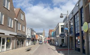 14-04-2020 LAATSTE NIEUWS; EGMOND AAN ZEE NA DE PASEN LEEG EN VERLATEN. Na het prachtige paas weekend is Egmond aan zee nog steeds leeg en verlaten. Winkels zijn grotendeels dicht en alles is in de greep van de CORONA maatregelen. Zal het ooit weer zonnig en gezellig worden.Of word het een CORONA periode van een heel lange tijd.
foto: Albert den Iseger