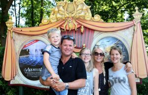 09-08-2015 SHOWBIZZ; WOLTER KROES UNDER CONTROL IN EFTELING.
foto: Albert den Iseger