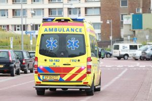 13-08-2016 NIEUWS; DRENKELING GEREANIMEERD AAN HET STRAND EGMOND AAN ZEE. De reddingsbrigade in Egmond aan zee heeft vanmiddag een drenkeling uit de wilde zee gehaald. De persoon werd uit het water gehaald en is gereanimeerd.  Vele hulpdiensten waren aanwezig incl. een trauma heli.Hoe het nu gaat met de persoon is nu nog onbekend.
foto: Albert den Iseger