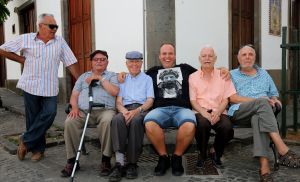 11-08-2017 SHOWBIZZ; FRANS EN MARISKA BAUER TERUG OP DE CANARISCHE EILANDEN. Na enkele jaren naar andere landen te zijn geweest is het voor de familie BAUER weer terug waar de vakanties zijn begonnen LAS PALMAS. Het voelt als thuis komen. Heerlijk hotel en vriendelijke mensen, lekker weer een een voortreffelijk hotel. Dat is anno 2017 vakantie voor de BAUERS.
foto: Albert den Iseger