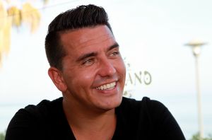 15-08-2018 SHOWBIZZ; JAN ZIT IS THUIS AAN DE COSTA. Jan Smit zit toch vaak thuis aan de Costa in in Zuid Spanje. Nu dat er vakantie is zit hij samen met Liza, dochter Emma en zoon Senn heerlijk aan de Spaanse Costa. PRIVE was uitgenodigd en wij gingen op visite.
foto: Albert den Iseger