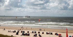 06-08-2019 NIEUWS. ZANDSUPPLETIE VOOR DE KUST VAN EGMOND AAN ZEE. De zandsuppletie voor de kust van Egmond en Bergen is bijna voltooid. De sleephopperzuigers hebben ongeveer 2.5 miljoen kuub zand  gestort voor de kust om een nieuwe zandbank te creeeren. Hiermede wordt de kust versterkt.
foto: Albert den Iseger